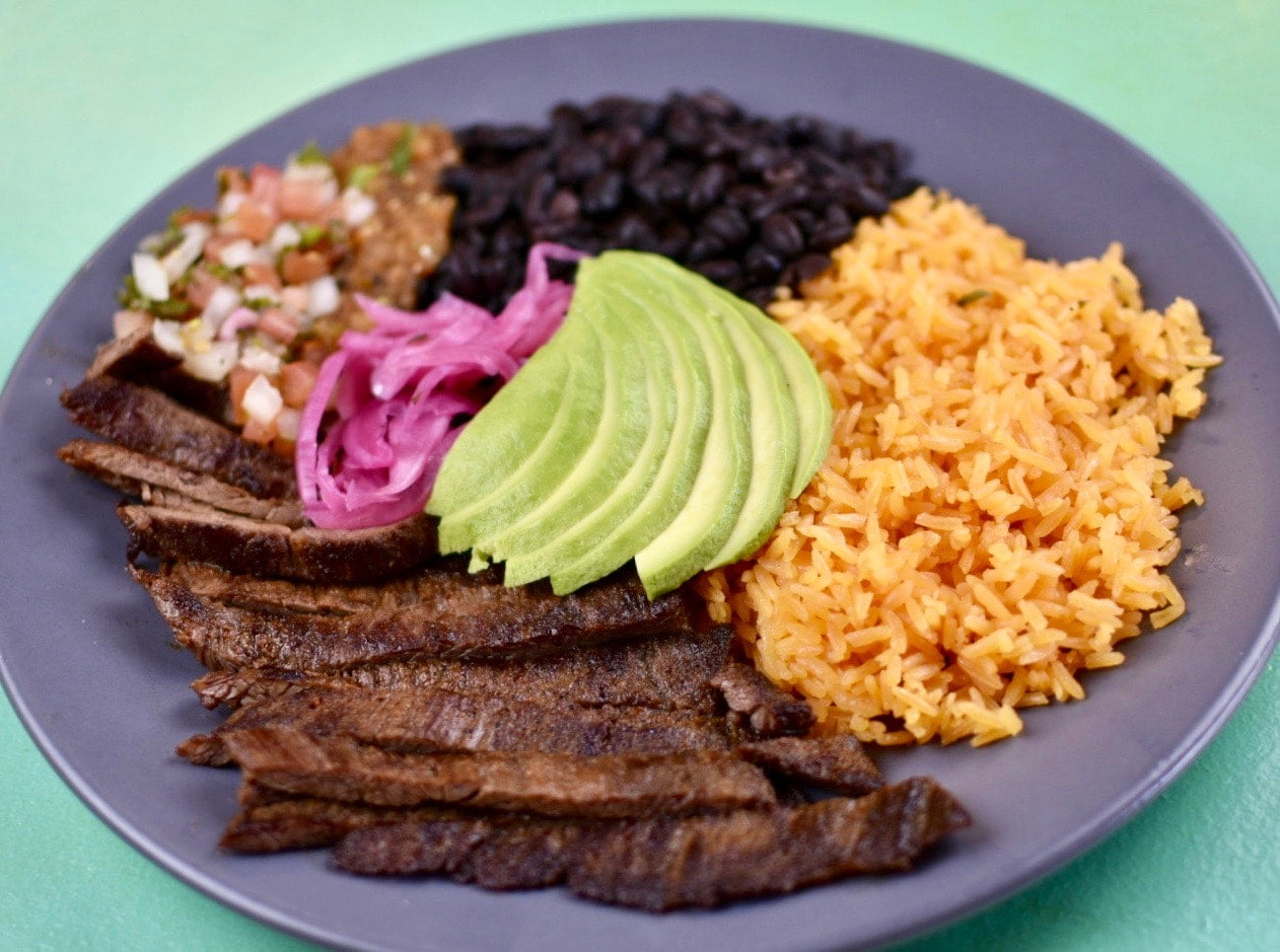 cena de carne asada